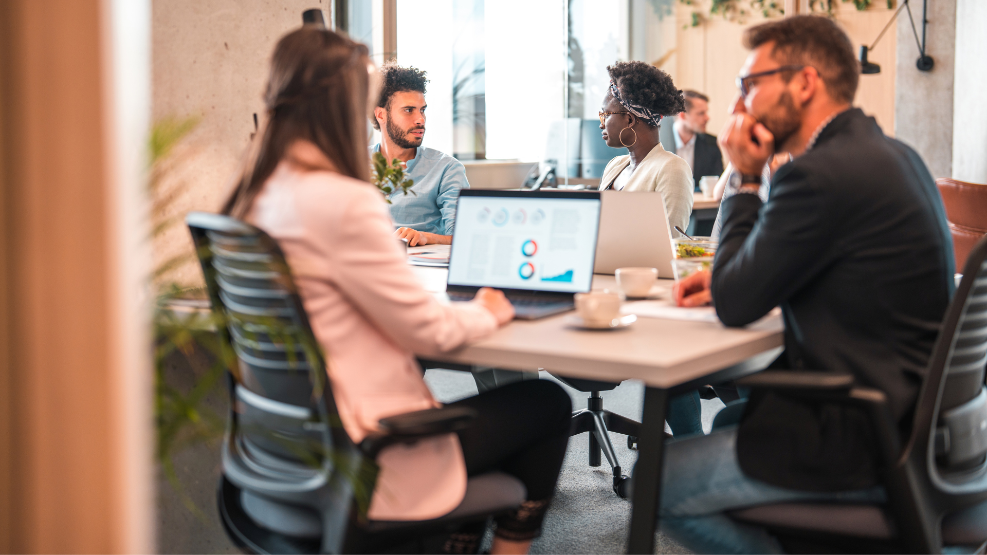 Pros and Cons of Hiring Internally and Outsourcing to a Marketing Agency
