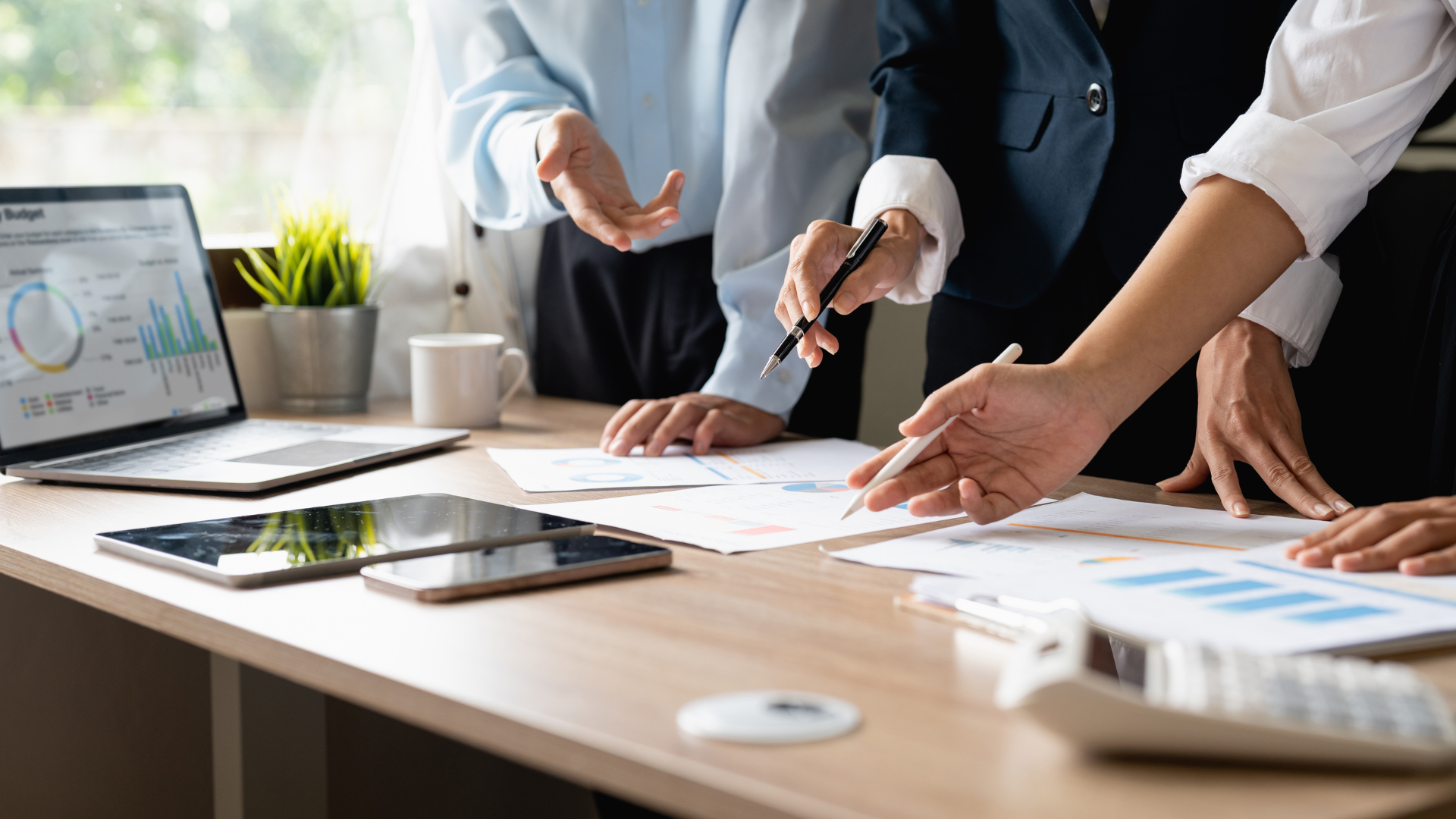 What is More Effective for SEO? Hiring an SEO Agency or Hiring an Internal SEO Team?